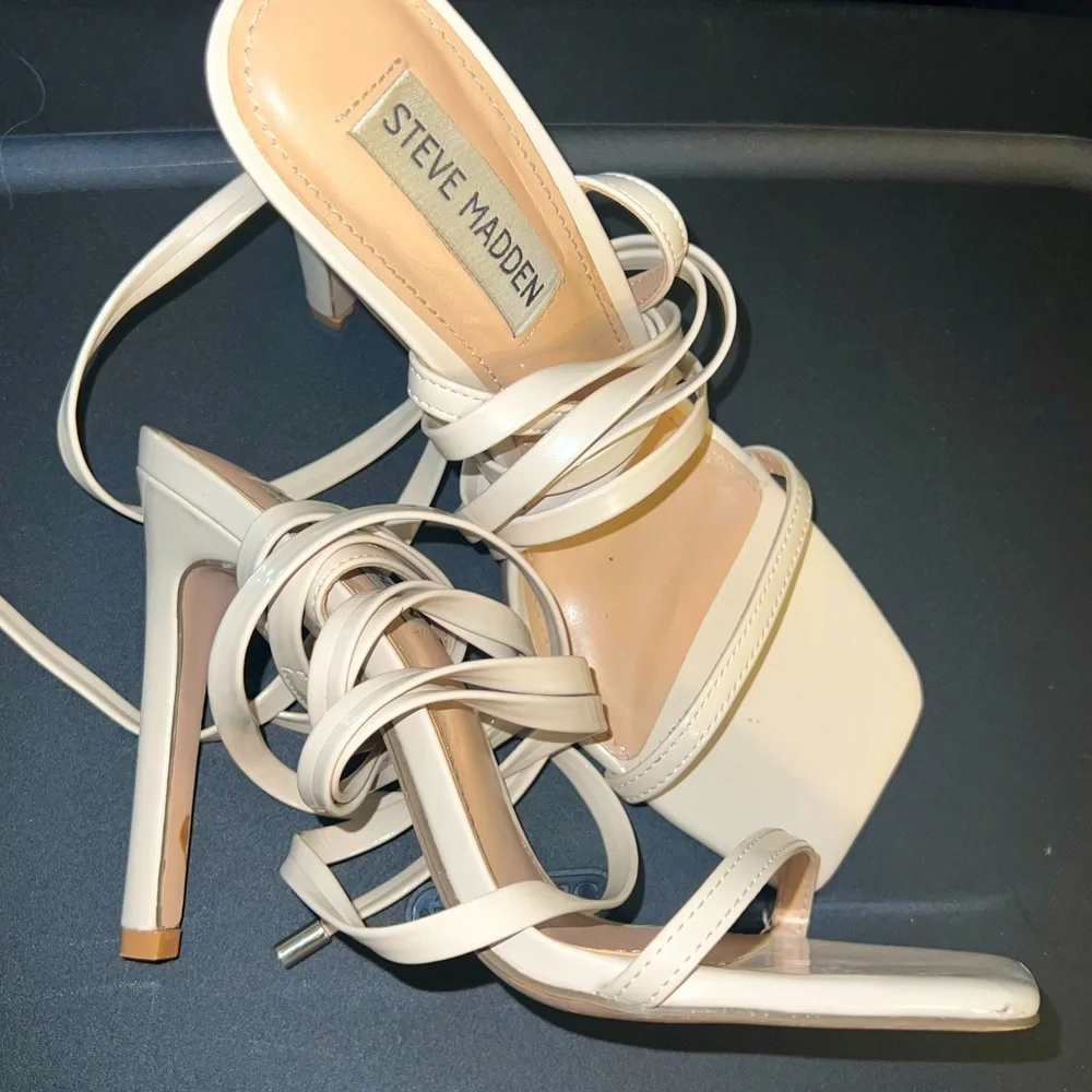 Steve Madden strappy heel cream colored - Picture 1 of 6